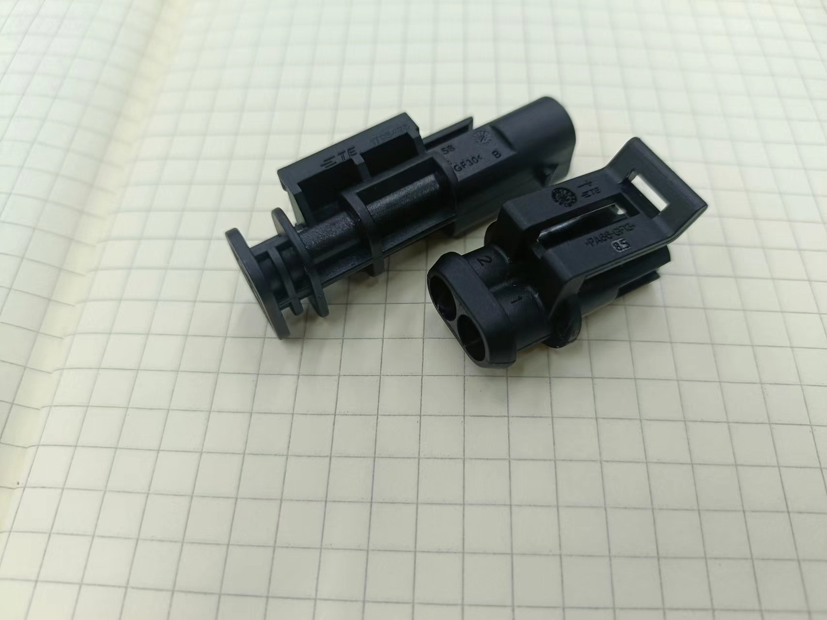 PA66+30%GF阻燃增強材料，用于汽車傳感器插頭